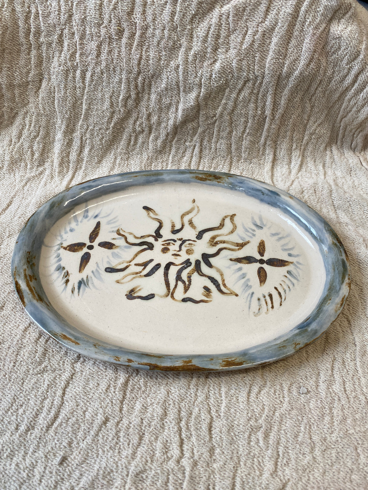 Oval Plate in light blue, White and metallic brown