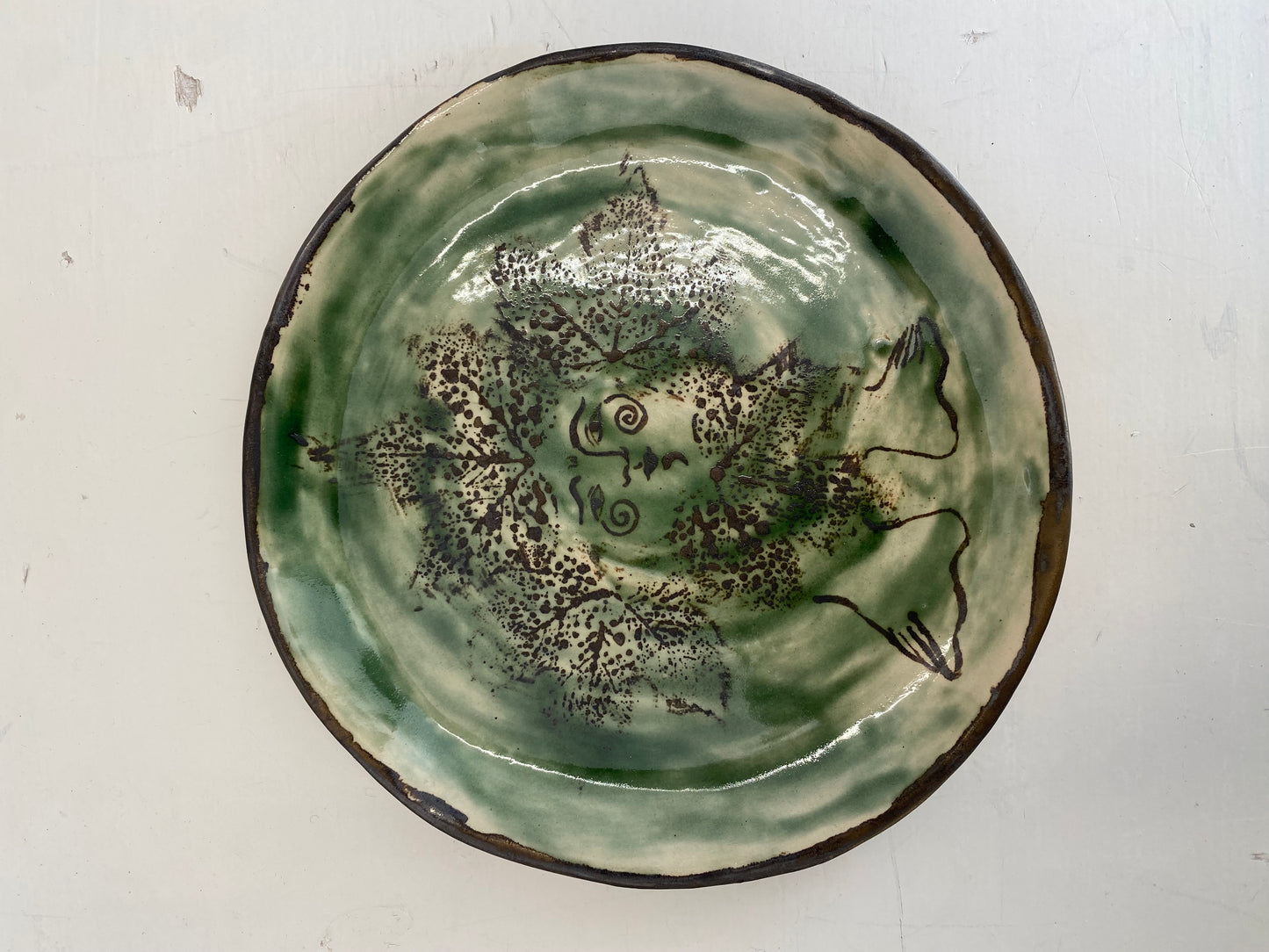 Leaf Plate in Green and Metallic Brown