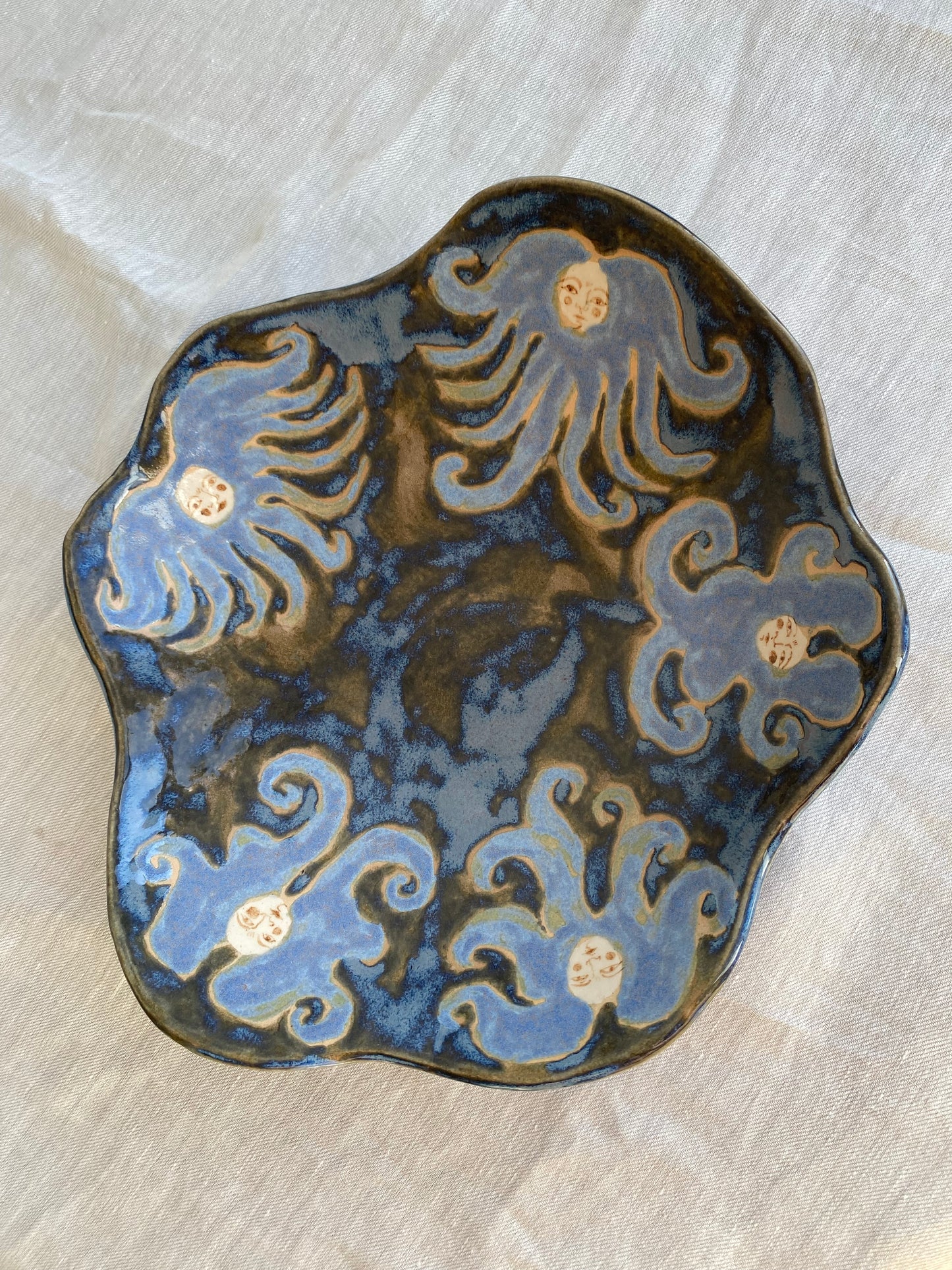 Angels Fruit Bowl in Bright Blue and Black Shadow