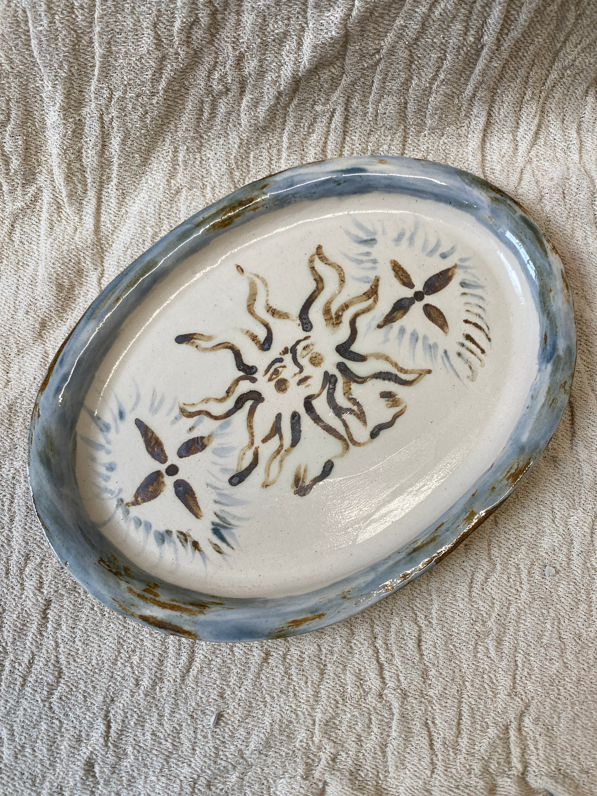 Oval Plate in light blue, White  and metallic brown